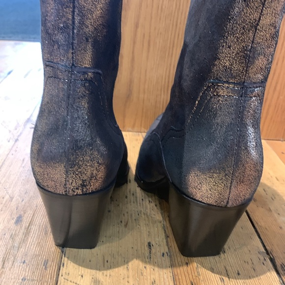 Casta metallic leather boot style Tonya. New in box. Portugal comfort fashion! - Picture 6 of 10